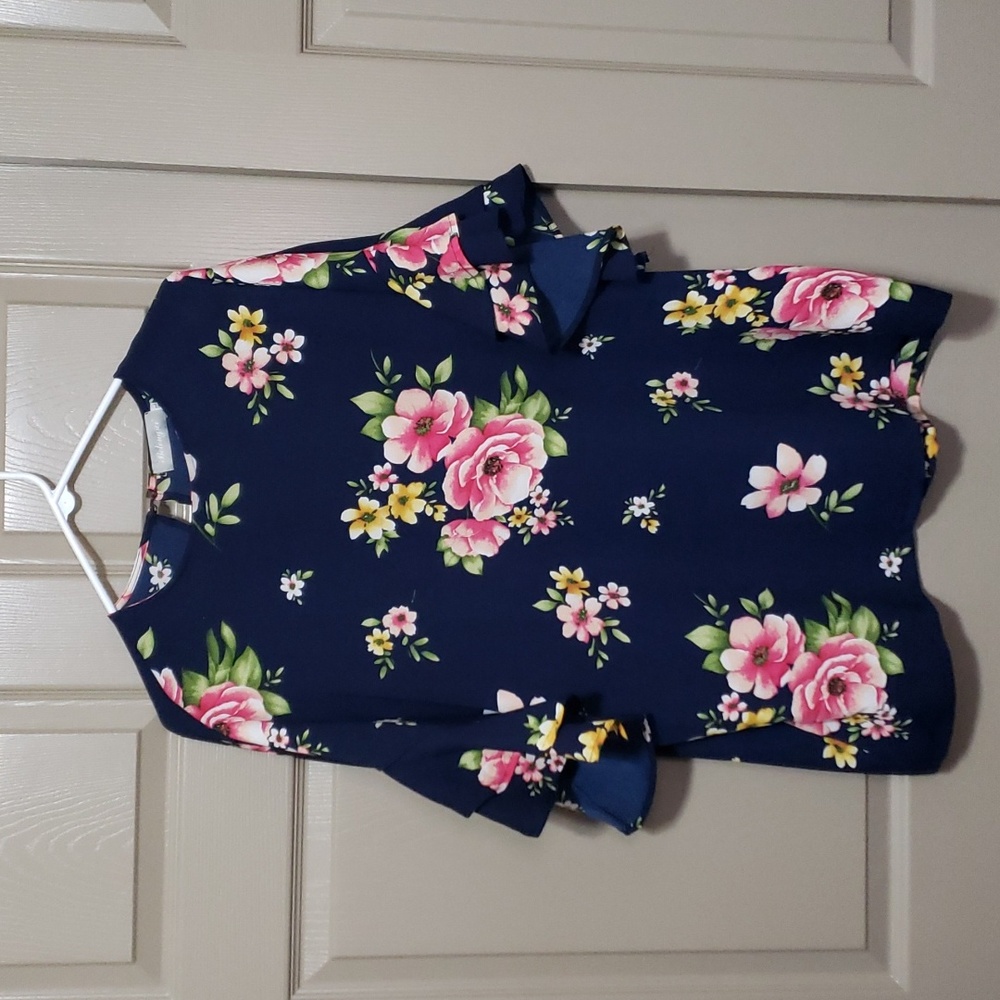Belongsei floral flutter sleeve tunuc top blouse size extra large